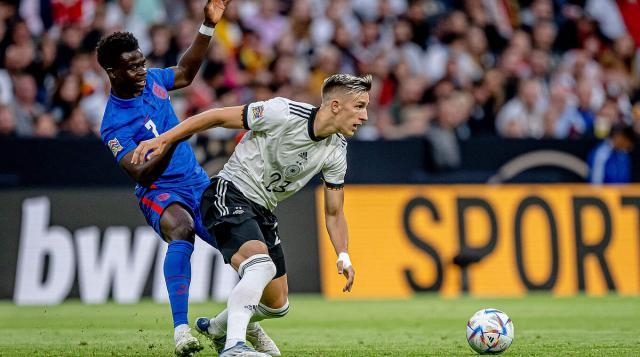 与边锋形成 与边锋形成